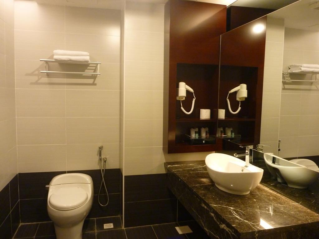 Pariss Hotel Johor Bahru Esterno foto
