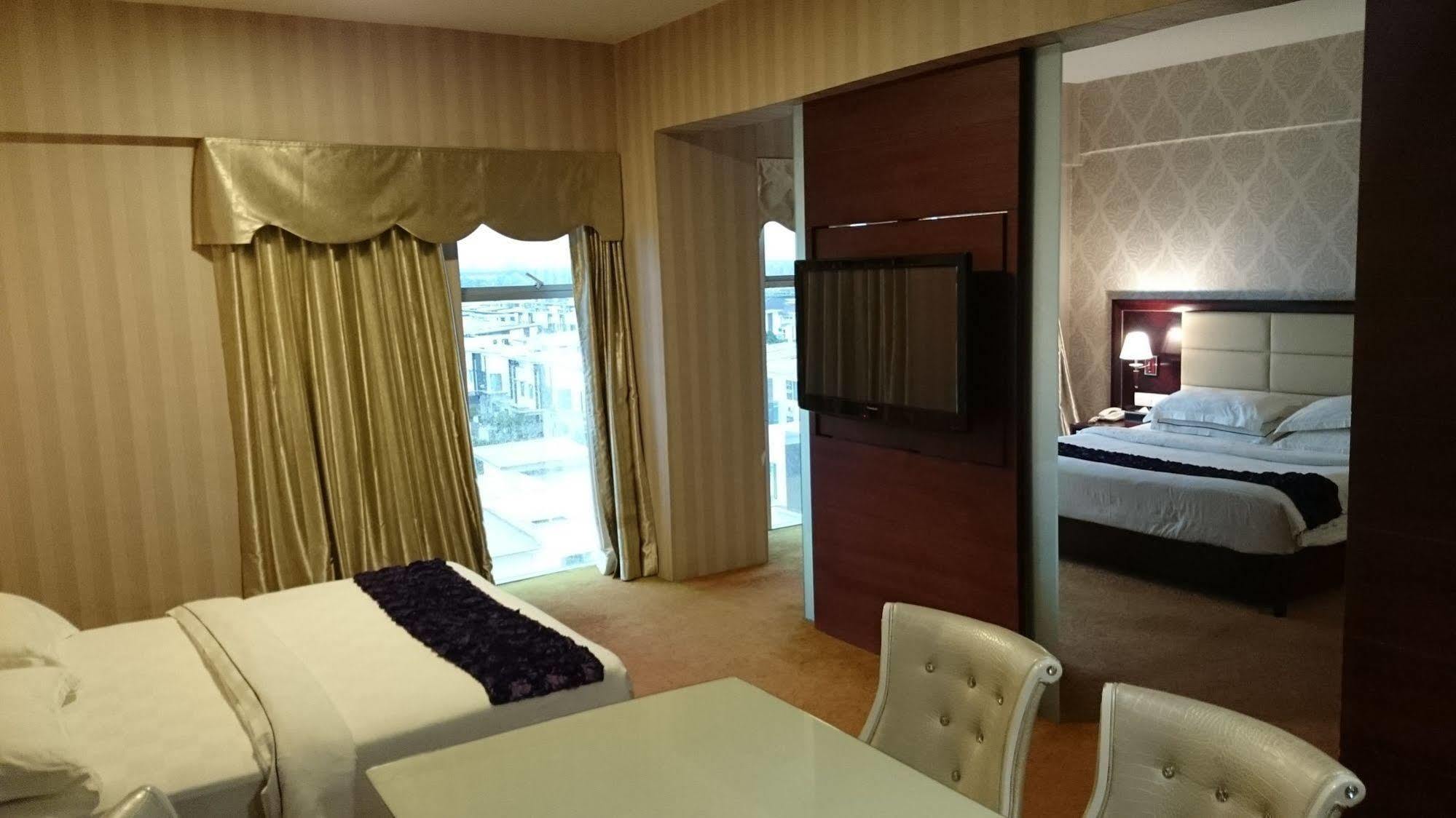 Pariss Hotel Johor Bahru Esterno foto