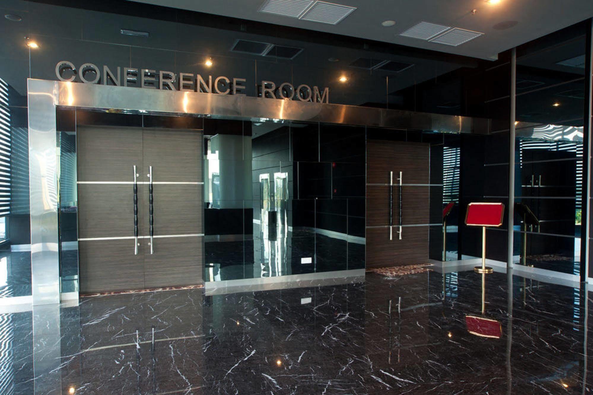 Pariss Hotel Johor Bahru Esterno foto